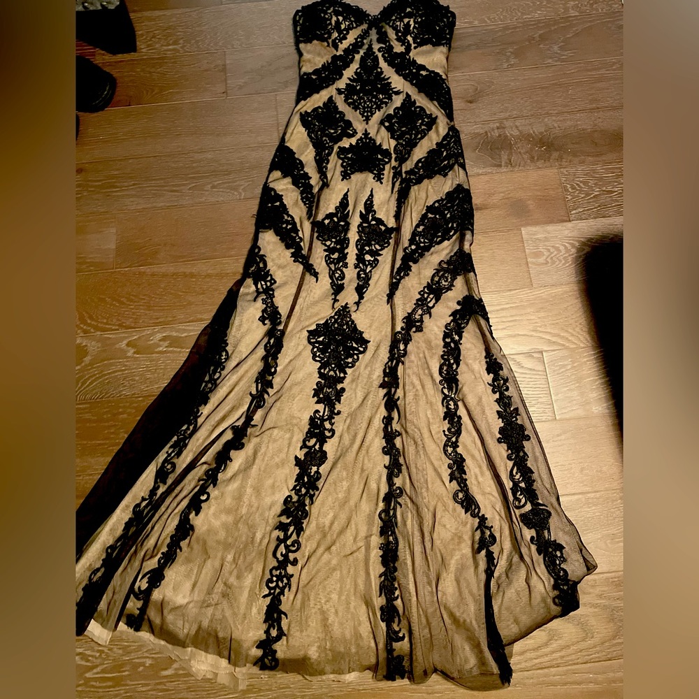 NWT Le Femme stunning cocktail/black tie event dress. Strapless, mermaid…